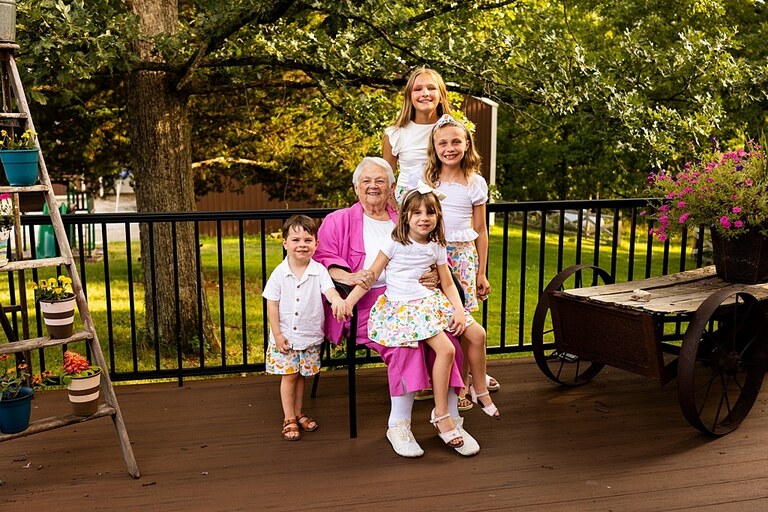 Cousins laughing together at Mamoo Cousin Camp summer photos | Kids posing in the same yard spot during Mamoo Cousin Camp | Missouri Photographer Missouri Family Photographer Missouri outdoor photographer