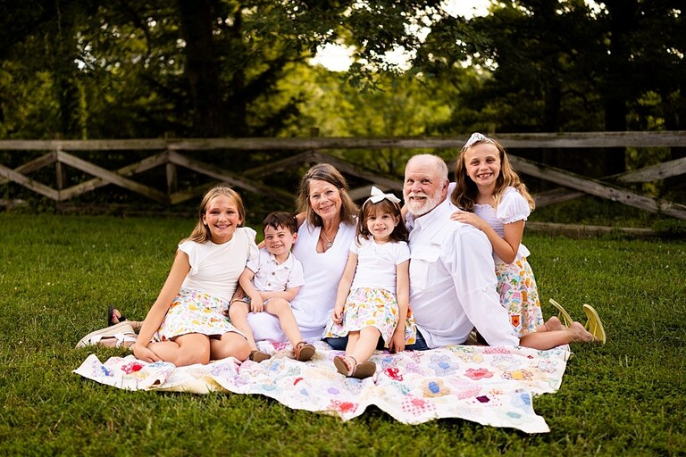 Cousins laughing together at Mamoo Cousin Camp summer photos | Kids posing in the same yard spot during Mamoo Cousin Camp | Missouri Photographer Missouri Family Photographer Missouri outdoor photographer