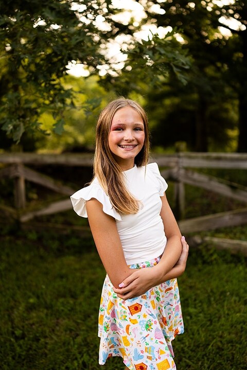 Cousins laughing together at Mamoo Cousin Camp summer photos | Kids posing in the same yard spot during Mamoo Cousin Camp | Missouri Photographer Missouri Family Photographer Missouri outdoor photographer