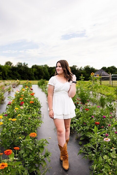 Large extended Family Photo session at Roosters Pumpkin Patch in Jonesburg Missouri 