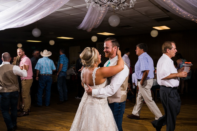 Warrenton Missouri Wedding | Warrenton Missouri Wedding Photographer | St Charles Wedding Photographer | Hometown Wedding | Country Wedding | Rustic Wedding | 