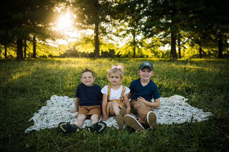 Montgomery City Family Photographer | St Charles Photographer | Warrenton Missouri Photographer | Outdoor Photographer |