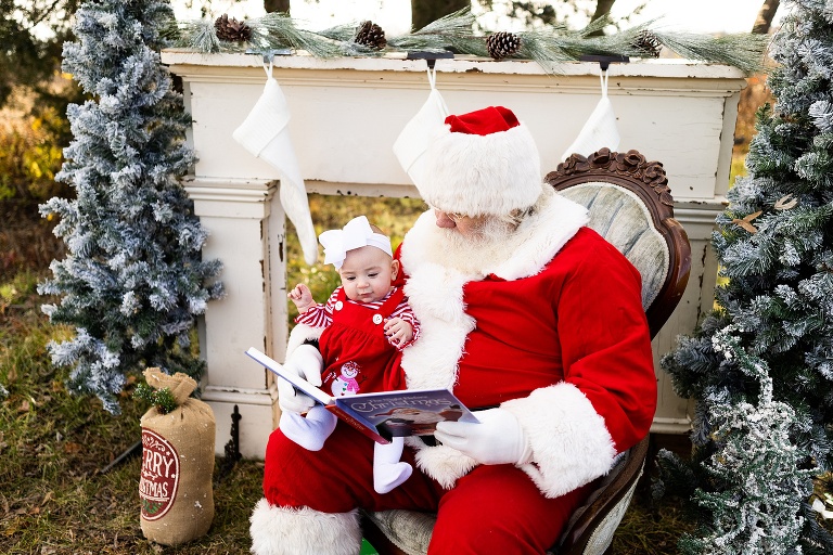 Santa Mini Photo Shoot | Christmas Mini | Santa Claus | Outdoor | Warrenton Missouri | 