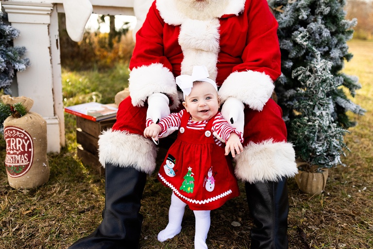 Santa Mini Photo Shoot | Christmas Mini | Santa Claus | Outdoor | Warrenton Missouri | 