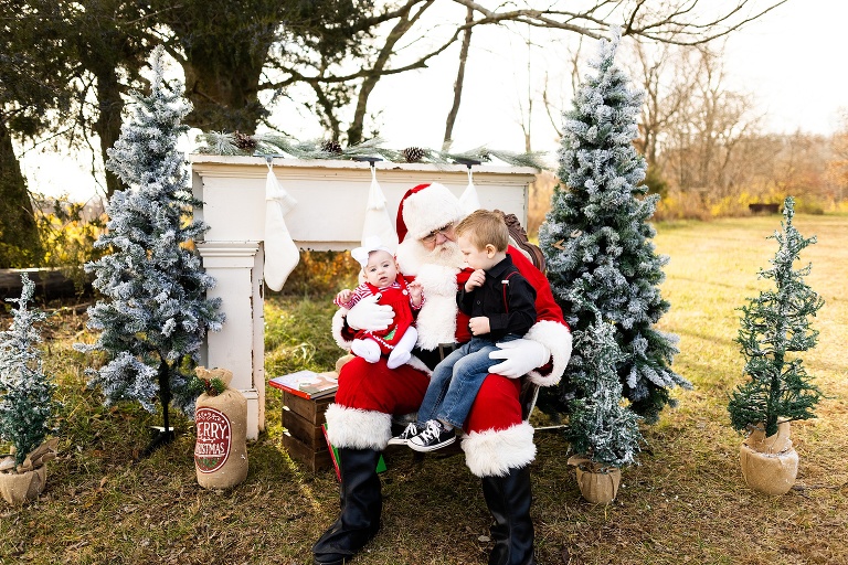 Santa Mini Photo Shoot | Christmas Mini | Santa Claus | Outdoor | Warrenton Missouri | 