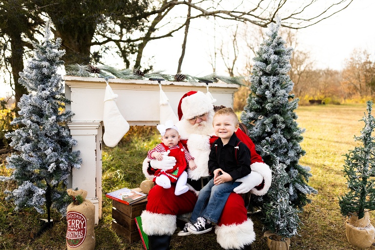 Santa Mini Photo Shoot | Christmas Mini | Santa Claus | Outdoor | Warrenton Missouri | 