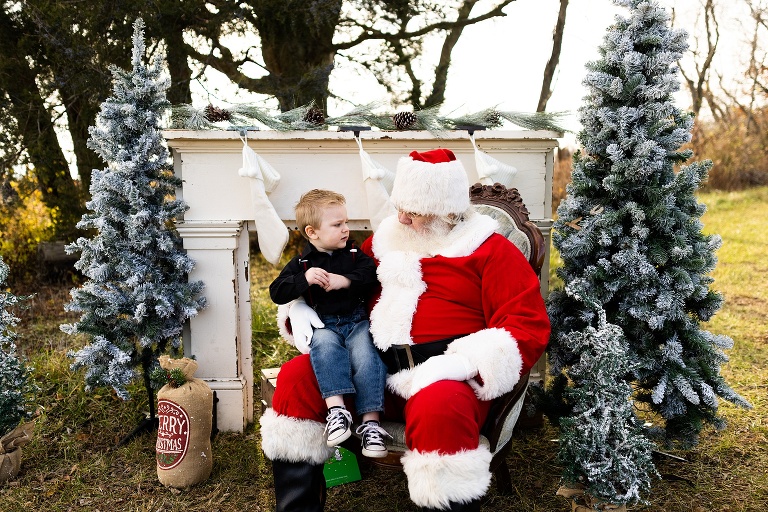 Santa Mini Photo Shoot | Christmas Mini | Santa Claus | Outdoor | Warrenton Missouri | 