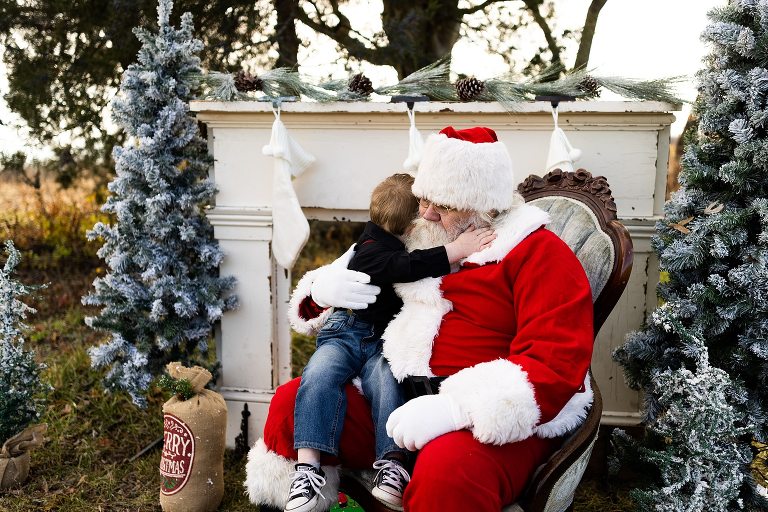 Santa Mini Photo Shoot | Christmas Mini | Santa Claus | Outdoor | Warrenton Missouri | 