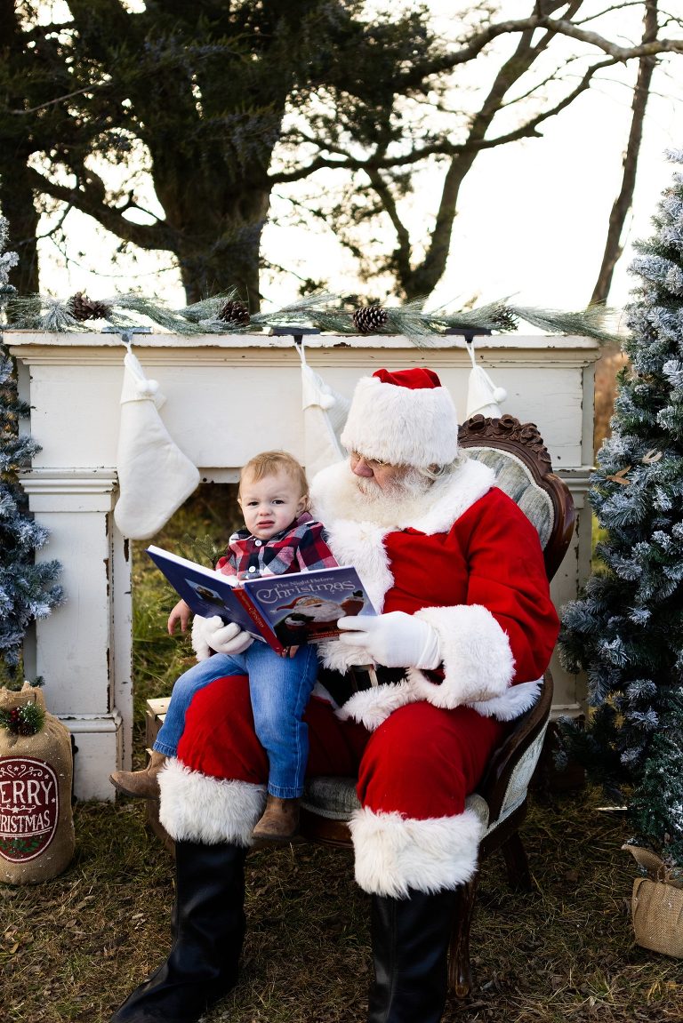 Santa Mini Photo Shoot | Christmas Mini | Santa Claus | Outdoor | Warrenton Missouri | 
