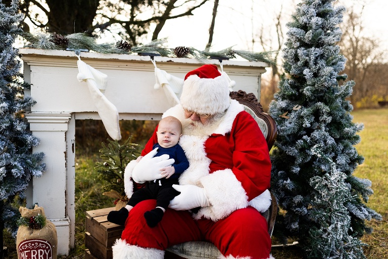Santa Mini Photo Shoot | Christmas Mini | Santa Claus | Outdoor | Warrenton Missouri | 
