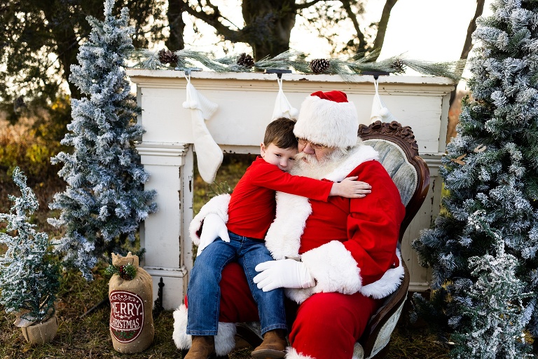 Santa Mini Photo Shoot | Christmas Mini | Santa Claus | Outdoor | Warrenton Missouri | 