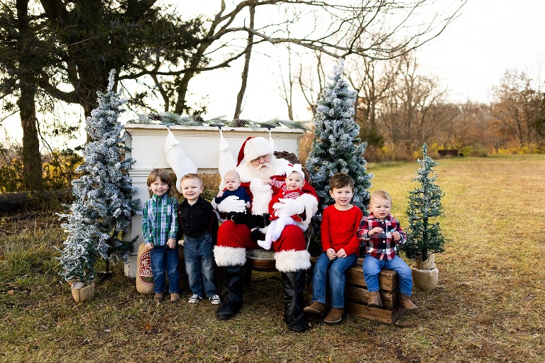 Santa Mini Photo Shoot | Christmas Mini | Santa Claus | Outdoor | Warrenton Missouri | 