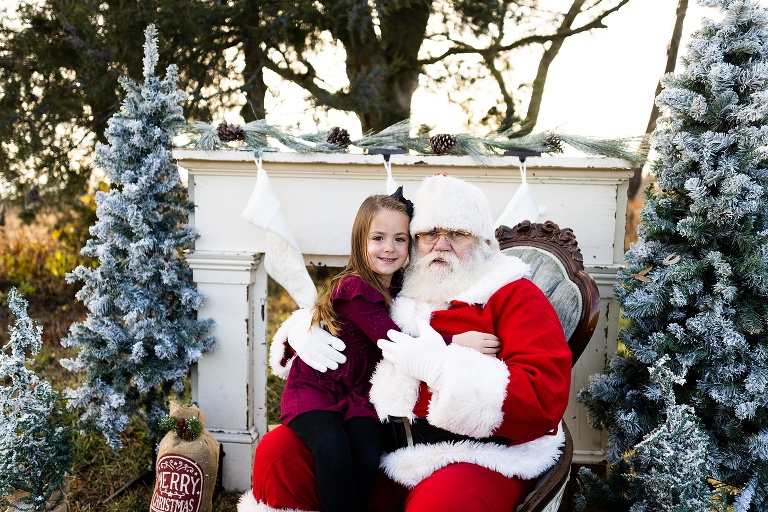 Santa Mini Photo Shoot | Christmas Mini | Santa Claus | Outdoor | Warrenton Missouri | 