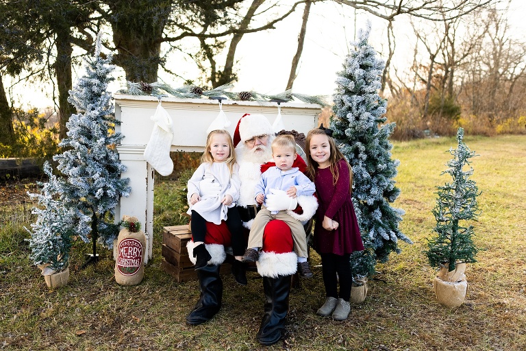 Santa Mini Photo Shoot | Christmas Mini | Santa Claus | Outdoor | Warrenton Missouri | 