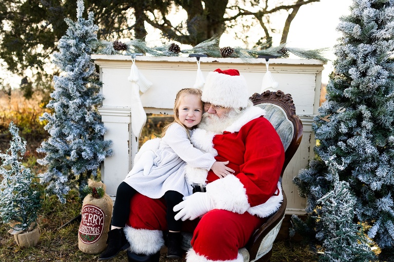 Santa Mini Photo Shoot | Christmas Mini | Santa Claus | Outdoor | Warrenton Missouri | 