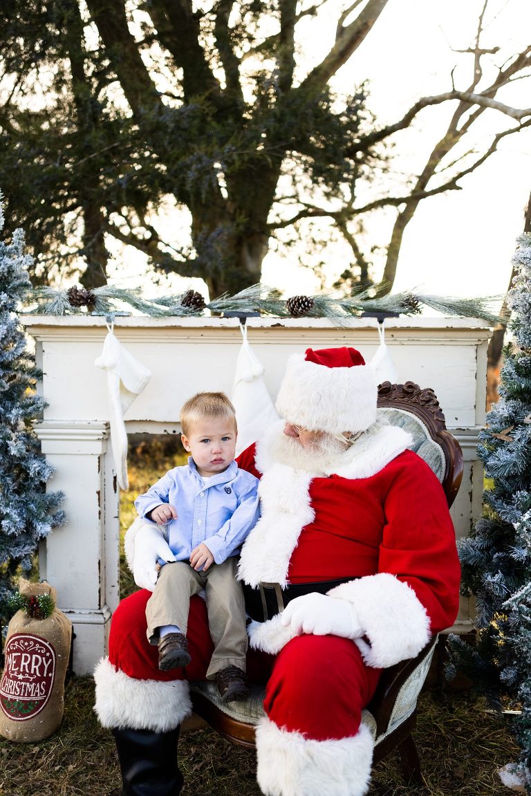 Santa Mini Photo Shoot | Christmas Mini | Santa Claus | Outdoor | Warrenton Missouri | 