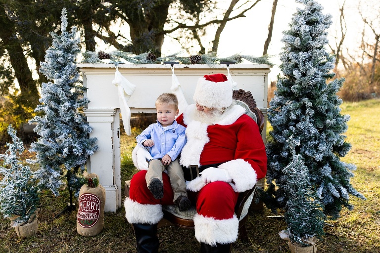 Santa Mini Photo Shoot | Christmas Mini | Santa Claus | Outdoor | Warrenton Missouri | 