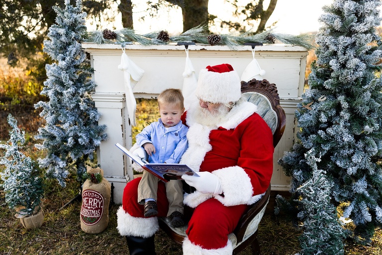 Santa Mini Photo Shoot | Christmas Mini | Santa Claus | Outdoor | Warrenton Missouri | 