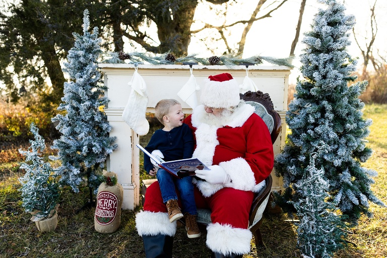 Santa Mini Photo Shoot | Christmas Mini | Santa Claus | Outdoor | Warrenton Missouri | 