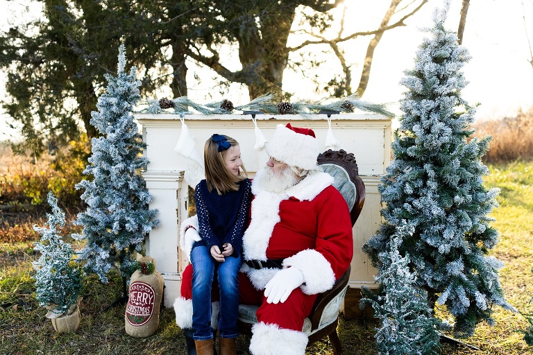 Santa Mini Photo Shoot | Christmas Mini | Santa Claus | Outdoor | Warrenton Missouri | 