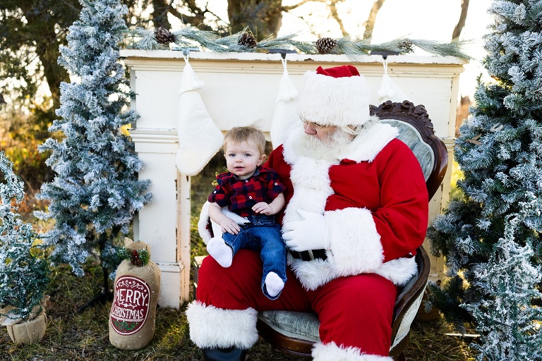 Santa Mini Photo Shoot | Christmas Mini | Santa Claus | Outdoor | Warrenton Missouri | 