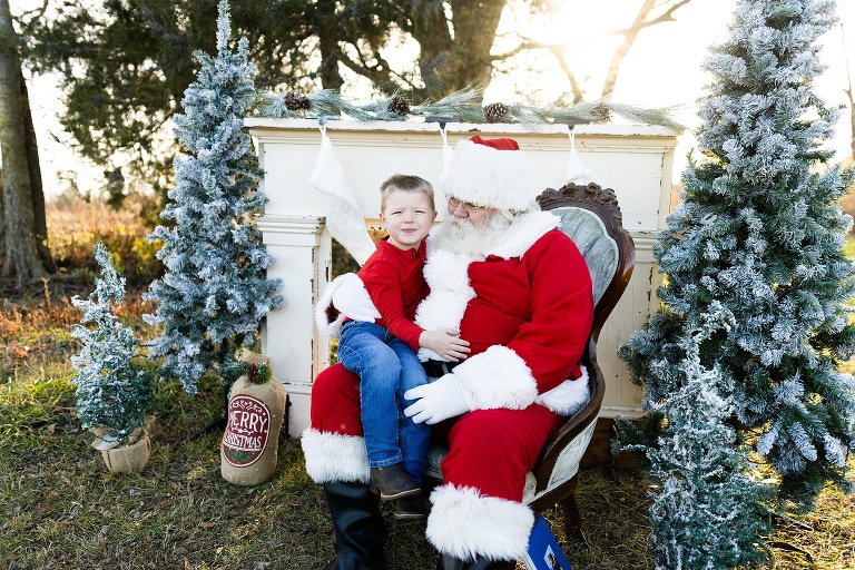 Santa Mini Photo Shoot | Christmas Mini | Santa Claus | Outdoor | Warrenton Missouri | 