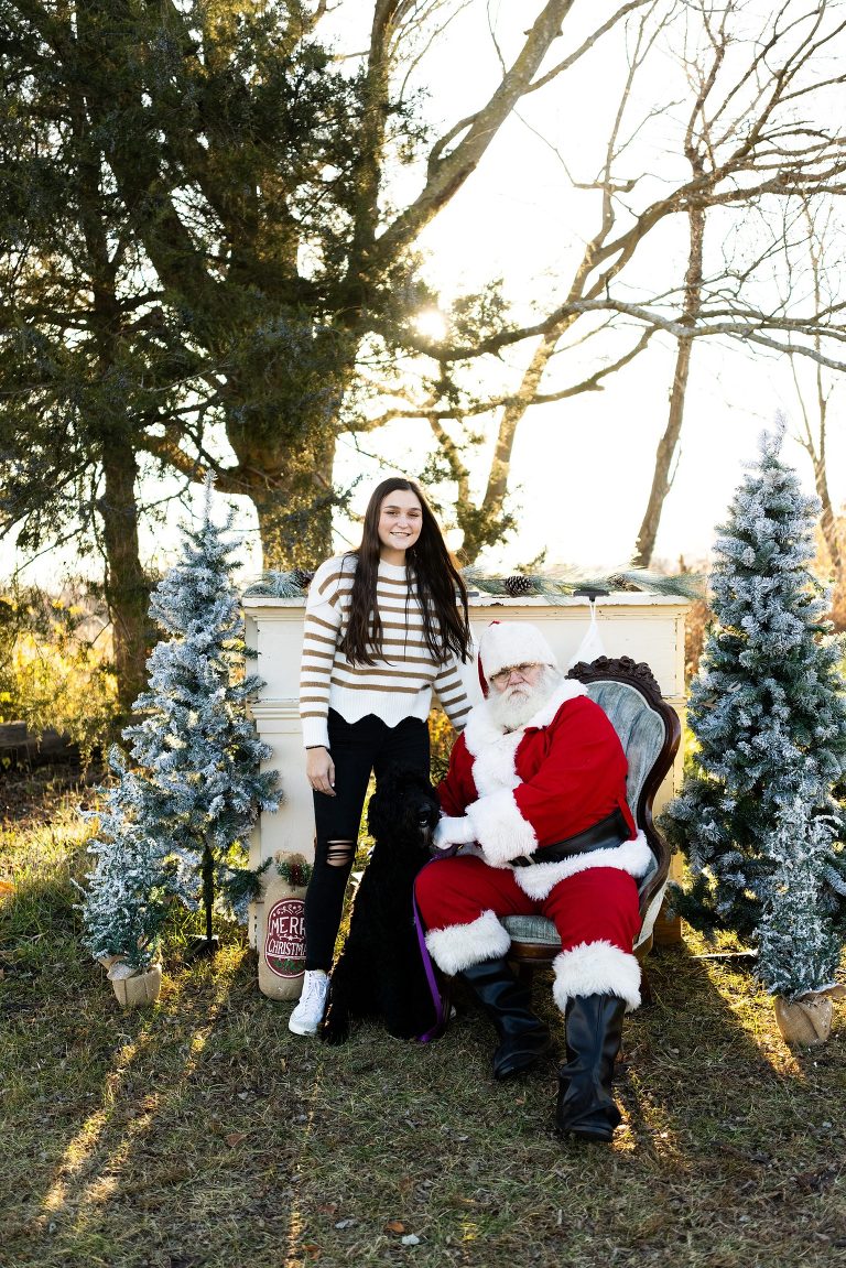 Santa Mini Photo Shoot | Christmas Mini | Santa Claus | Outdoor | Warrenton Missouri | 