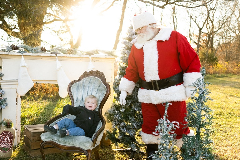 Santa Mini Photo Shoot | Christmas Mini | Santa Claus | Outdoor | Warrenton Missouri | 