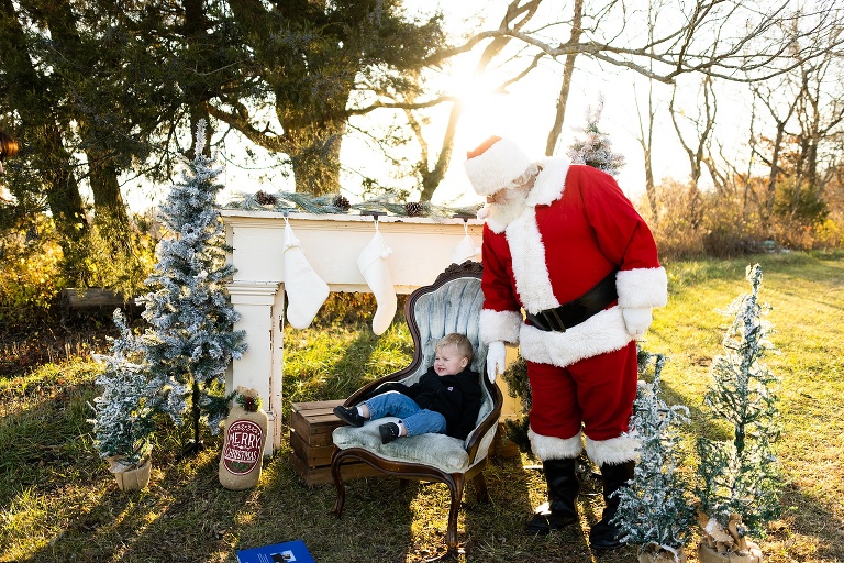 Santa Mini Photo Shoot | Christmas Mini | Santa Claus | Outdoor | Warrenton Missouri | 