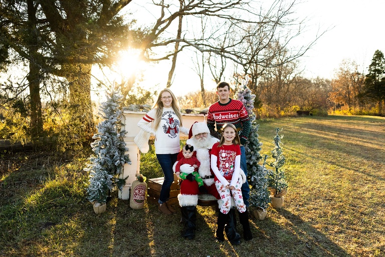 Santa Mini Photo Shoot | Christmas Mini | Santa Claus | Outdoor | Warrenton Missouri | 