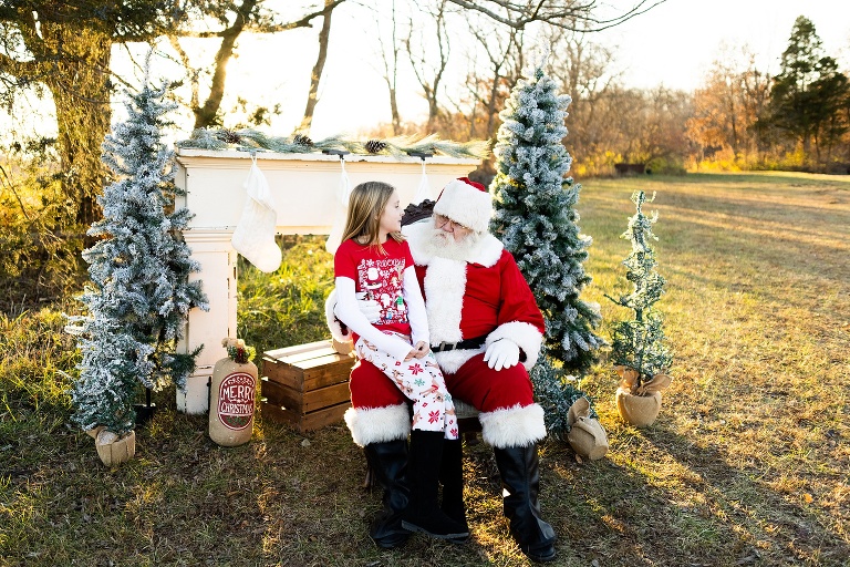 Santa Mini Photo Shoot | Christmas Mini | Santa Claus | Outdoor | Warrenton Missouri | 
