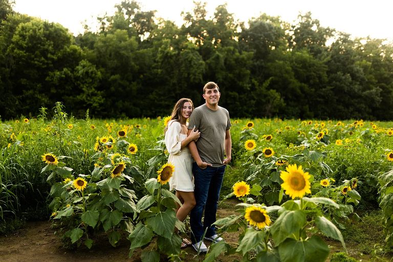 Sunflower Photo Shoot | Rebecca Chapman Photography | Outdoor Photographer | Sunflowers | Sunflower Photographer | Sunflower photos | Sunflower field | Couples Sunflower Field Photo Shoot