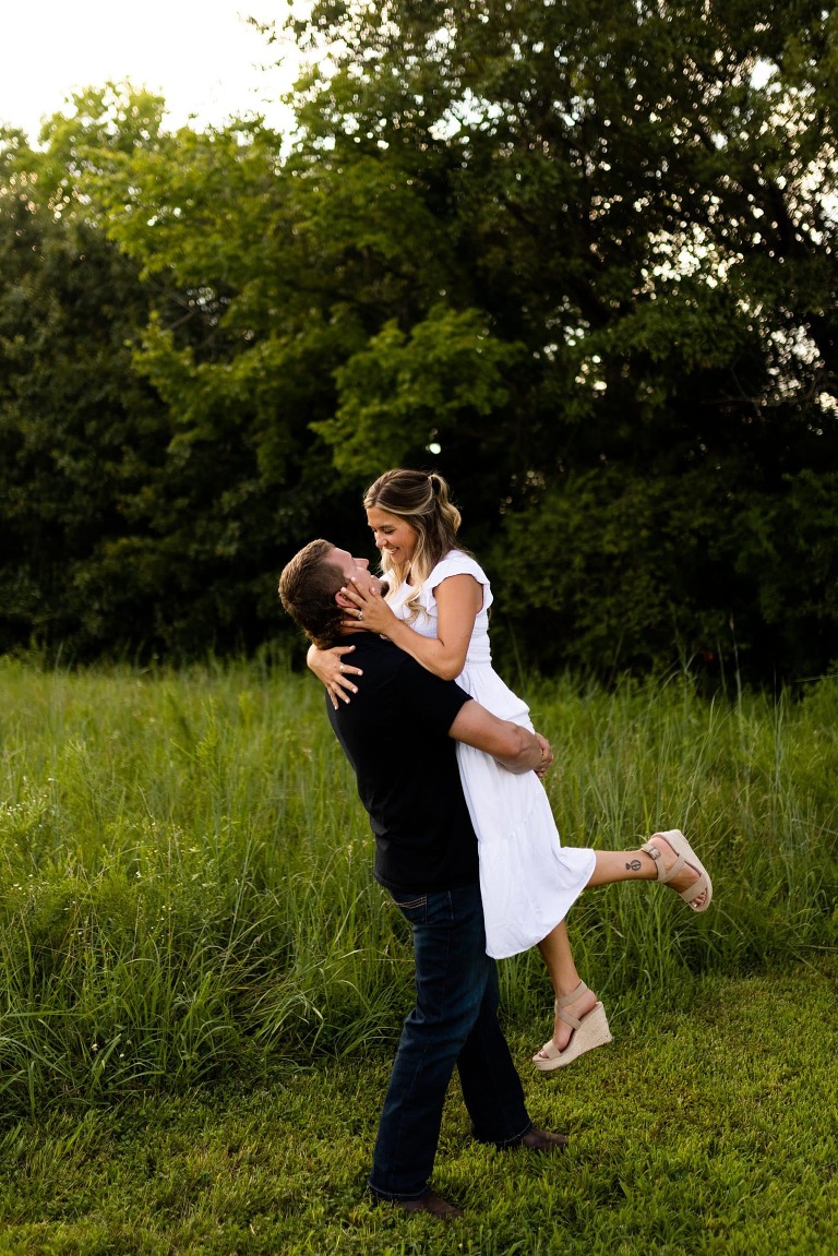Country Engagement Session Missouri Photographer | Missouri Wedding Photographer | Missouri Engagement Photographer | Outdoor Photographer | Country Photographer | Rebecca Chapman Photographer