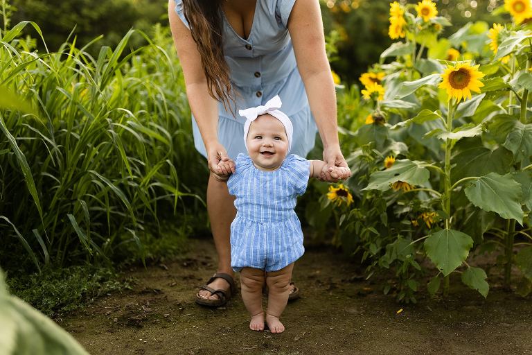 Sunflower Photo Shoot | Rebecca Chapman Photography | Outdoor Photographer | Sunflowers | Sunflower Photographer | Sunflower photos | Sunflower field | Sunflower Field Photo Shoot