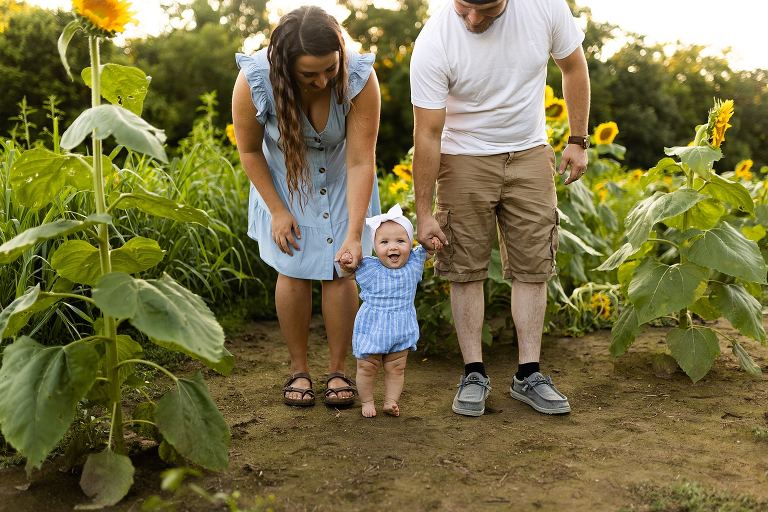 Sunflower Photo Shoot | Rebecca Chapman Photography | Outdoor Photographer | Sunflowers | Sunflower Photographer | Sunflower photos | Sunflower field | Sunflower Field Photo Shoot