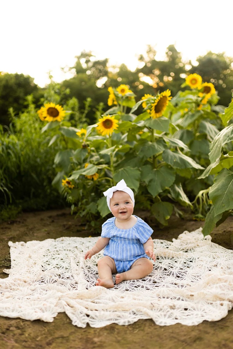 Sunflower Photo Shoot | Rebecca Chapman Photography | Outdoor Photographer | Sunflowers | Sunflower Photographer | Sunflower photos | Sunflower field | Sunflower Field Photo Shoot