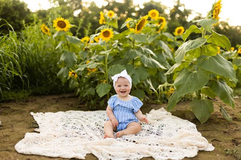 Sunflower Photo Shoot | Rebecca Chapman Photography | Outdoor Photographer | Sunflowers | Sunflower Photographer | Sunflower photos | Sunflower field | Sunflower Field Photo Shoot