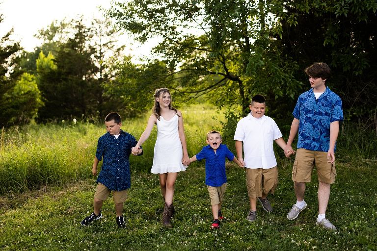5 kids Photo Shoot | family Photographer | Missouri Photographer | Five kids | Poses for 5 kids |