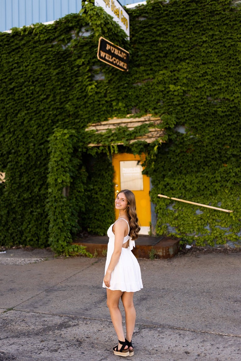 Michigan Senior | Michigan Senior Photographer | Traveling Photographer | Girl Senior | Girl Senior Photographer | Girl Senior Poses | Outdoor Photographer |