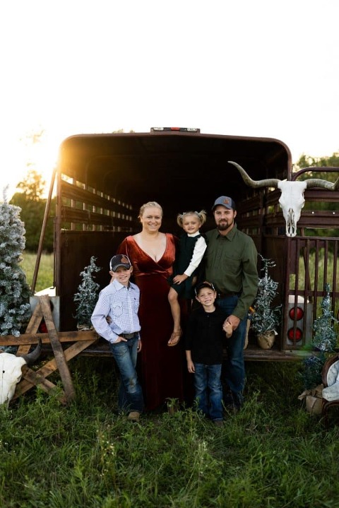 2022 Country Christmas Mini's | Rebecca Chapman Photography | Mini Photo Shoot | Themed Session | Country | Western | Stock Trailer Photo Shoot