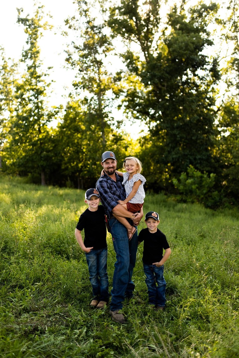 Springfield Missouri Family Photo Shoot | Warrenton Missouri Family Photographer | Wentzville Missouri Family Photographer | High Hill Missouri Family Photographer | Montgomery City Missouri Photographer | Outdoor Family Session | Outdoor Family Photo Shoot |