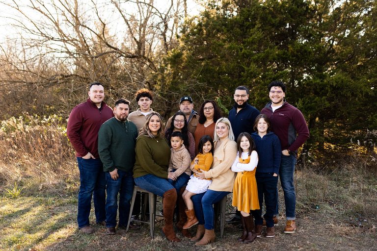 Outdoor Extended Family Photo Shoot | Warrenton Missouri Family Photography | High Hill Missouri Family Photographer | Montgomery City Missouri Family Photographer | Outdoor Photographer | Family of six |