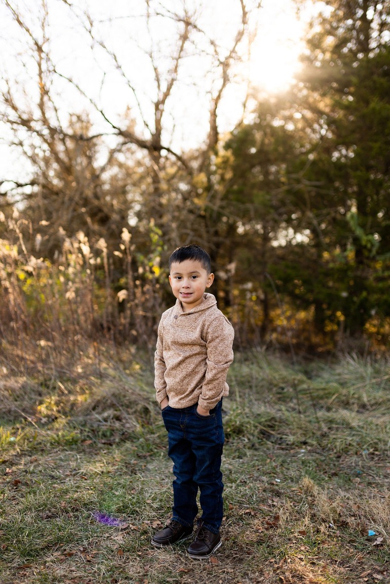 Outdoor Extended Family Photo Shoot | Warrenton Missouri Family Photography | High Hill Missouri Family Photographer | Montgomery City Missouri Family Photographer | Outdoor Photographer | Family of six |