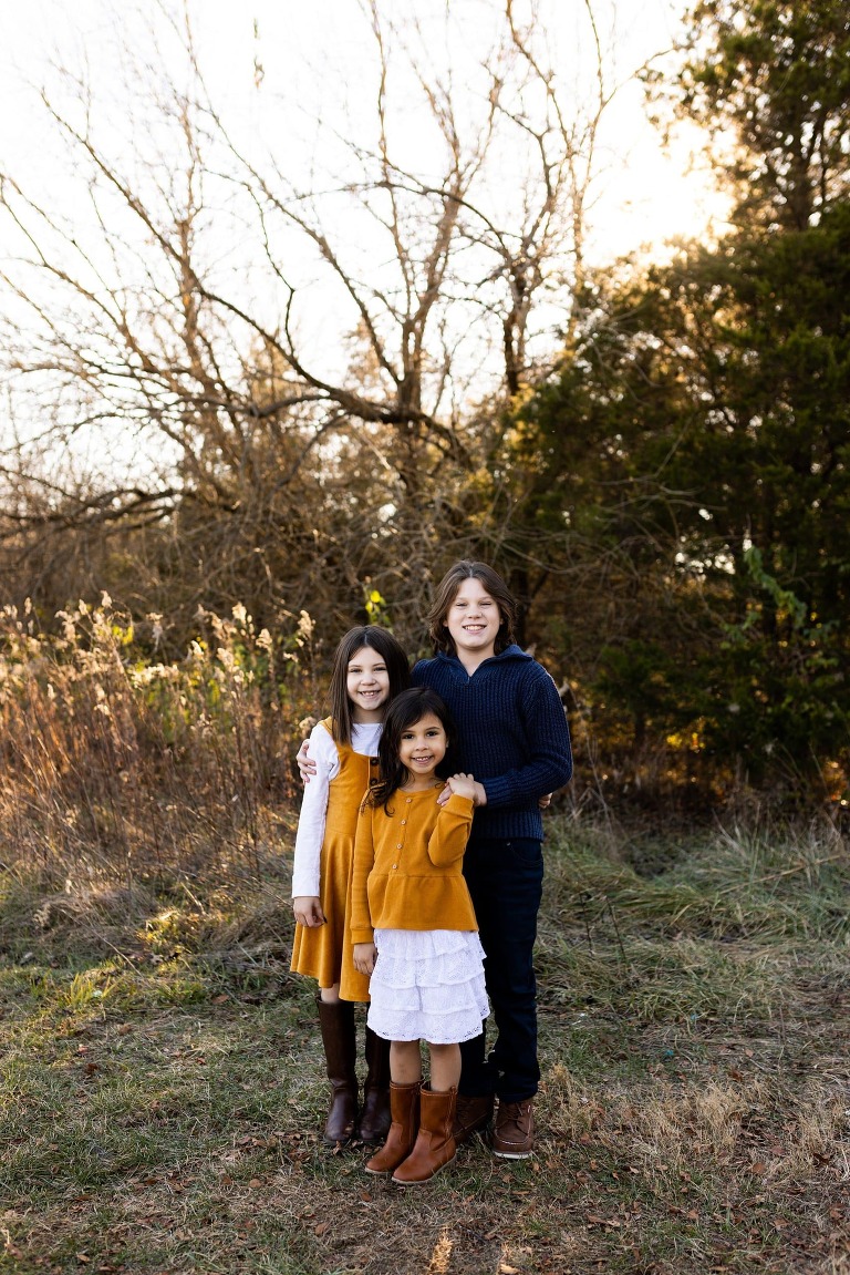 Outdoor Extended Family Photo Shoot | Warrenton Missouri Family Photography | High Hill Missouri Family Photographer | Montgomery City Missouri Family Photographer | Outdoor Photographer | Family of six |