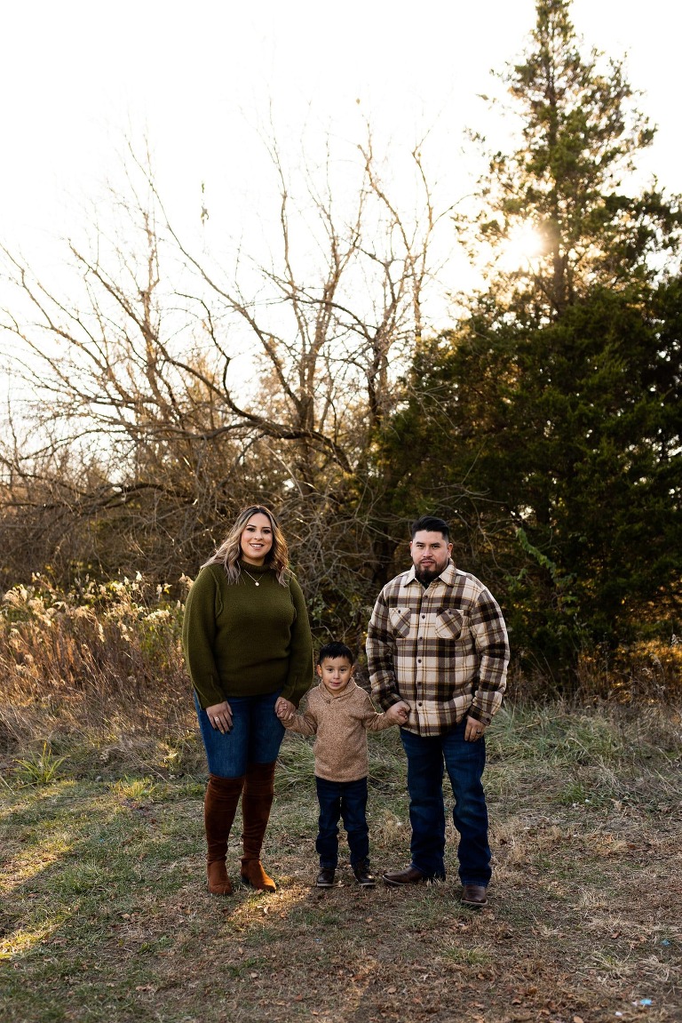 Outdoor Extended Family Photo Shoot | Warrenton Missouri Family Photography | High Hill Missouri Family Photographer | Montgomery City Missouri Family Photographer | Outdoor Photographer | Family of six |