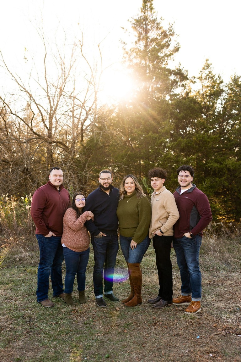 Outdoor Extended Family Photo Shoot | Warrenton Missouri Family Photography | High Hill Missouri Family Photographer | Montgomery City Missouri Family Photographer | Outdoor Photographer | Family of six |