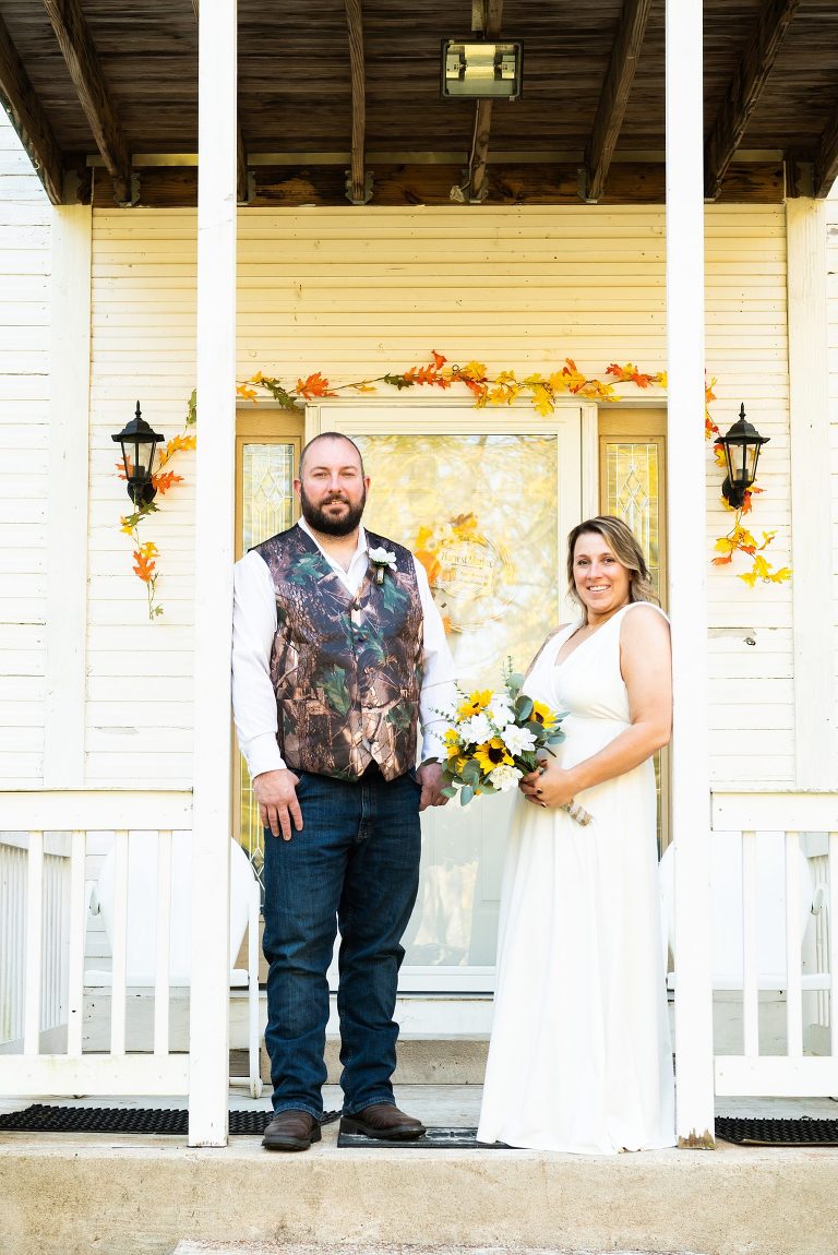 Missouri Backyard Wedding | Warrenton Missouri Wedding Photographer | High Hill Missouri Wedding Photographer | Montgomery City Missouri Wedding Photographer | Wentzville Missouri Wedding Photographer | Outdoor Missouri Wedding Photographer | 