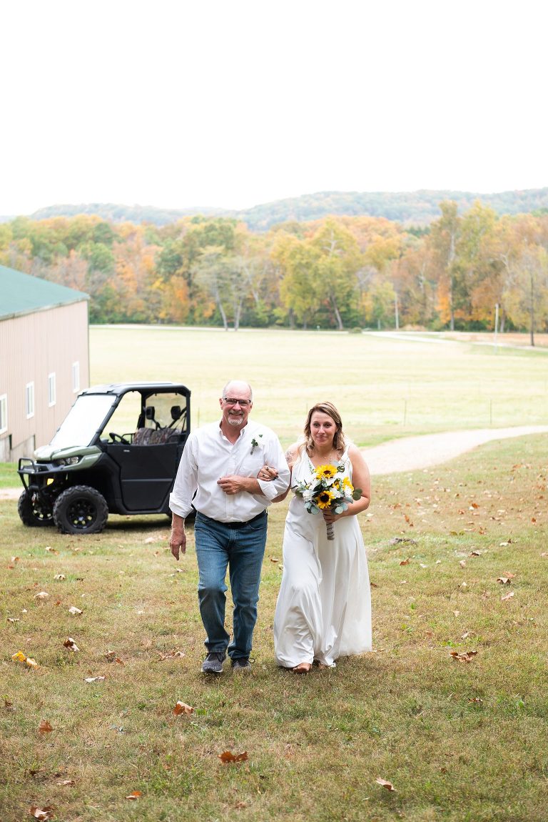 Missouri Backyard Wedding | Warrenton Missouri Wedding Photographer | High Hill Missouri Wedding Photographer | Montgomery City Missouri Wedding Photographer | Wentzville Missouri Wedding Photographer | Outdoor Missouri Wedding Photographer | 