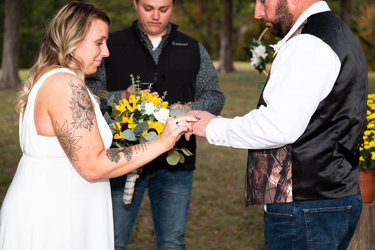Missouri Backyard Wedding | Warrenton Missouri Wedding Photographer | High Hill Missouri Wedding Photographer | Montgomery City Missouri Wedding Photographer | Wentzville Missouri Wedding Photographer | Outdoor Missouri Wedding Photographer | 