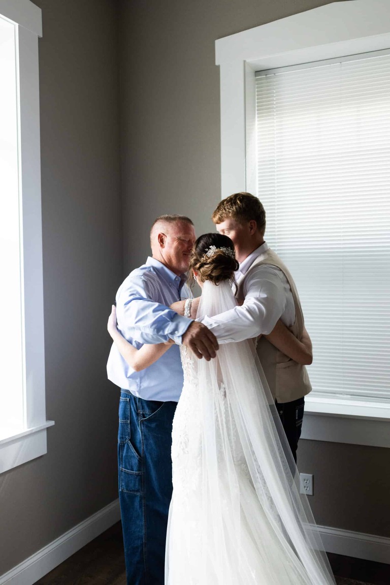 Novelty Missouri Wedding Photographer | Missouri Wedding Photographer | Warrenton Missouri Photographer | High Hill Missouri Photographer | Wentzville Missouri Photographer | Montgomery City Missouri Photographer | Wedding Photographer  Country Wedding | Outdoor Wedding |